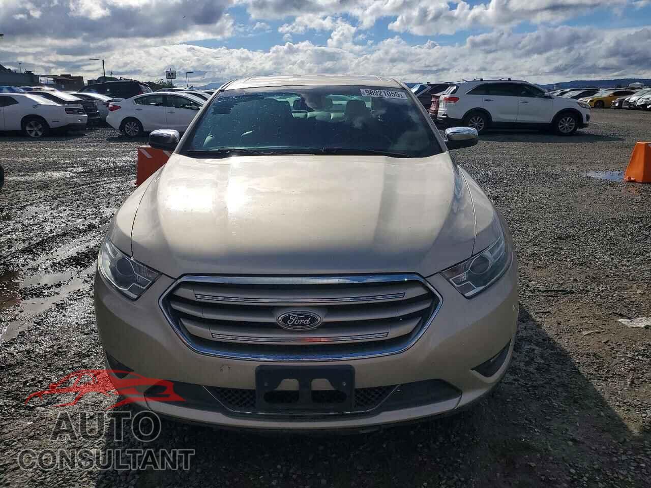 FORD TAURUS 2018 - 1FAHP2F88JG109537