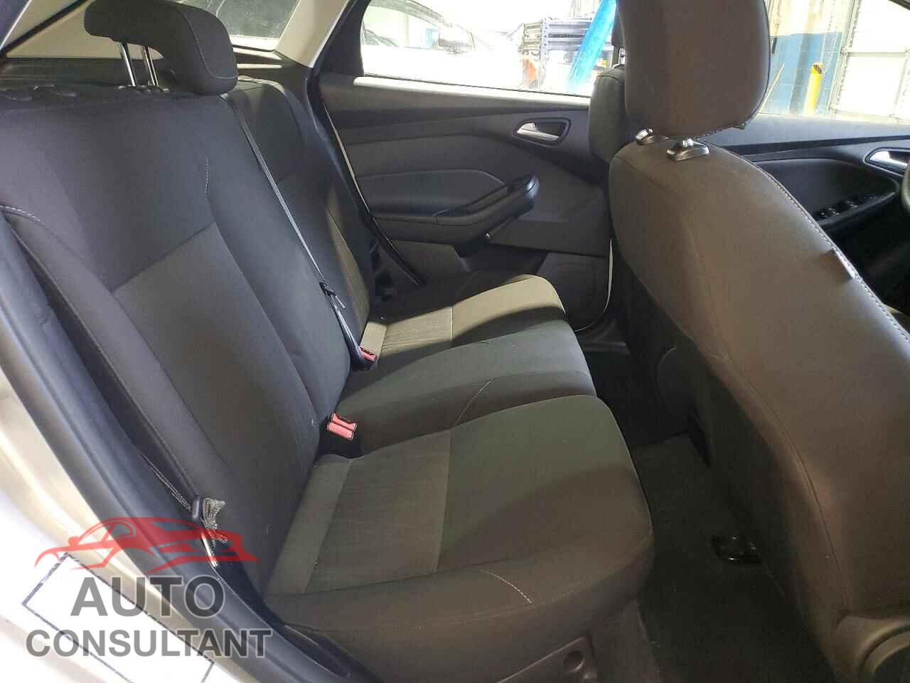 FORD FOCUS 2015 - 1FADP3K2XFL284053