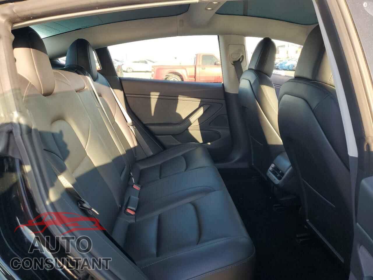 TESLA MODEL 3 2019 - 5YJ3E1EA4KF305558