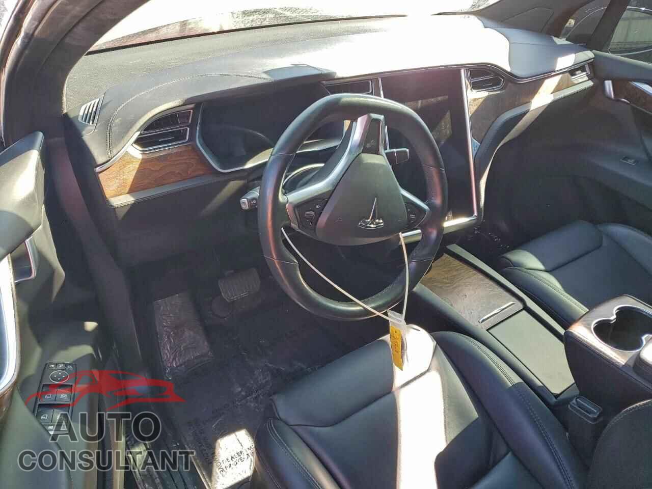 TESLA MODEL X 2018 - 5YJXCAE23JF091211