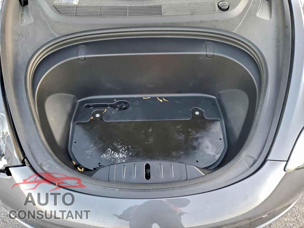 TESLA MODEL 3 2018 - 5YJ3E1EA9JF045253