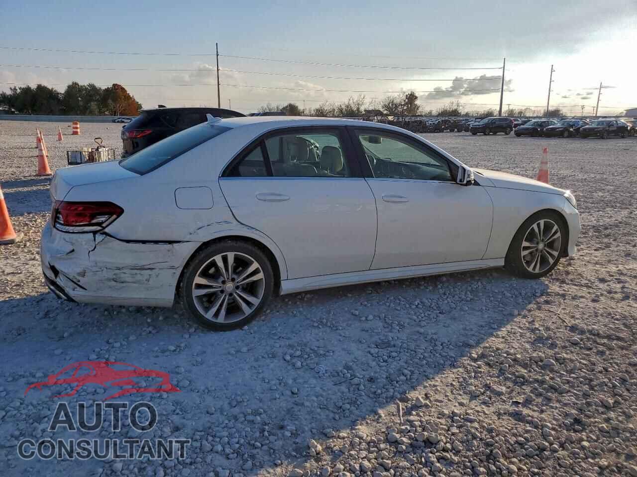 MERCEDES-BENZ E-CLASS 2015 - WDDHF5KBXFB135907