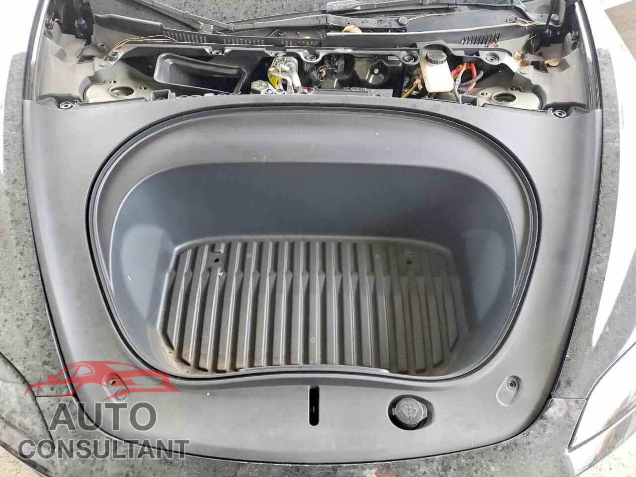 TESLA MODEL 3 2025 - 5YJ3E1EA8SF894680