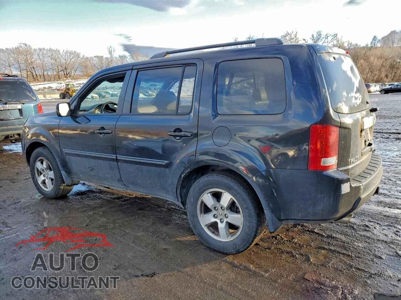 HONDA PILOT 2011 - 5FNYF4H51BB048829