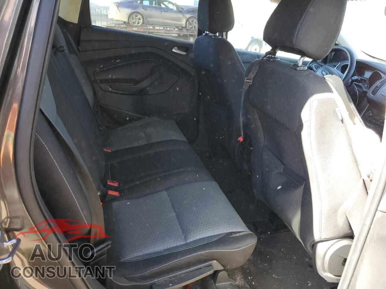 FORD ESCAPE 2017 - 1FMCU0GD1HUA40887