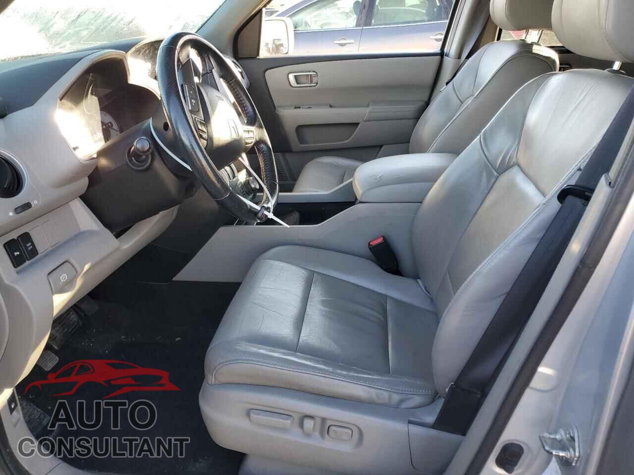 HONDA PILOT 2011 - 5FNYF4H96BB061966