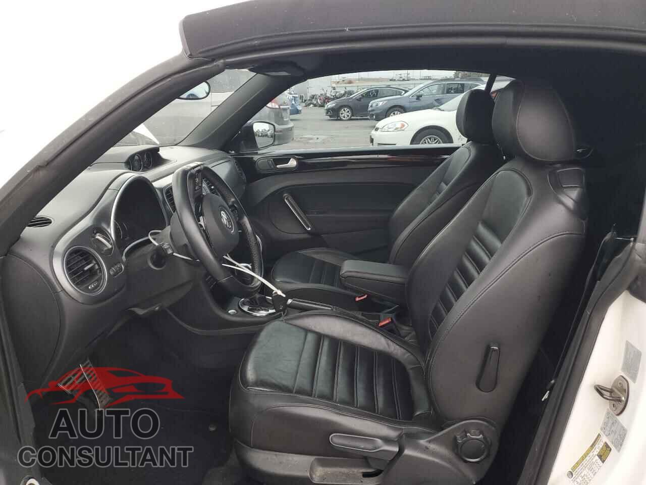 VOLKSWAGEN BEETLE 2014 - 3VW7S7AT7EM800869