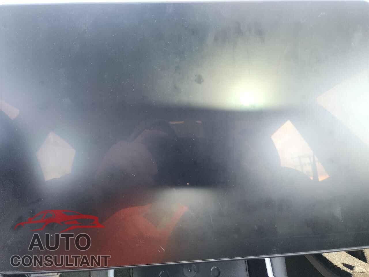 TESLA MODEL 3 2019 - 5YJ3E1EB1KF212103