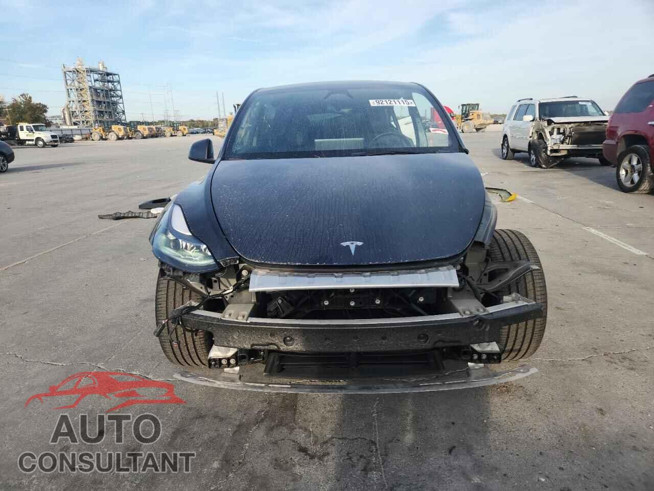 TESLA MODEL Y 2024 - 7SAYGDEE3RF013711