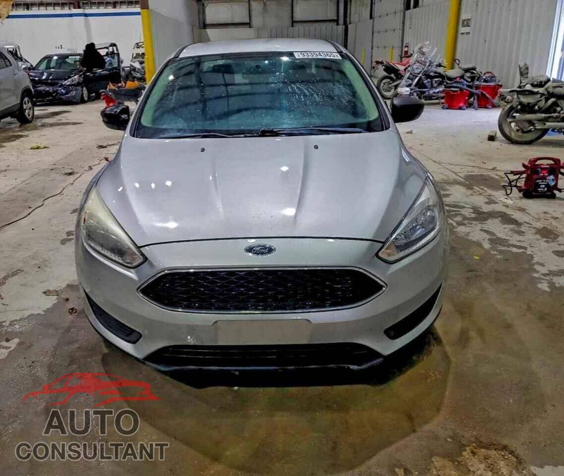 FORD FOCUS 2017 - 1FADP3E24HL302884