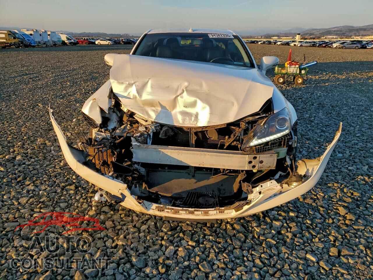 LEXUS IS 2011 - JTHFF2C22B2516013