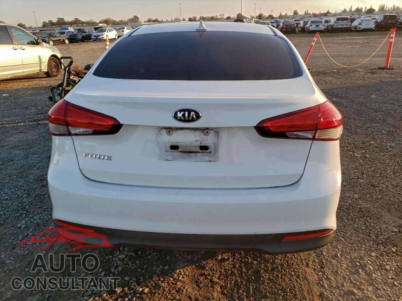 KIA FORTE 2017 - 3KPFK4A70HE006309
