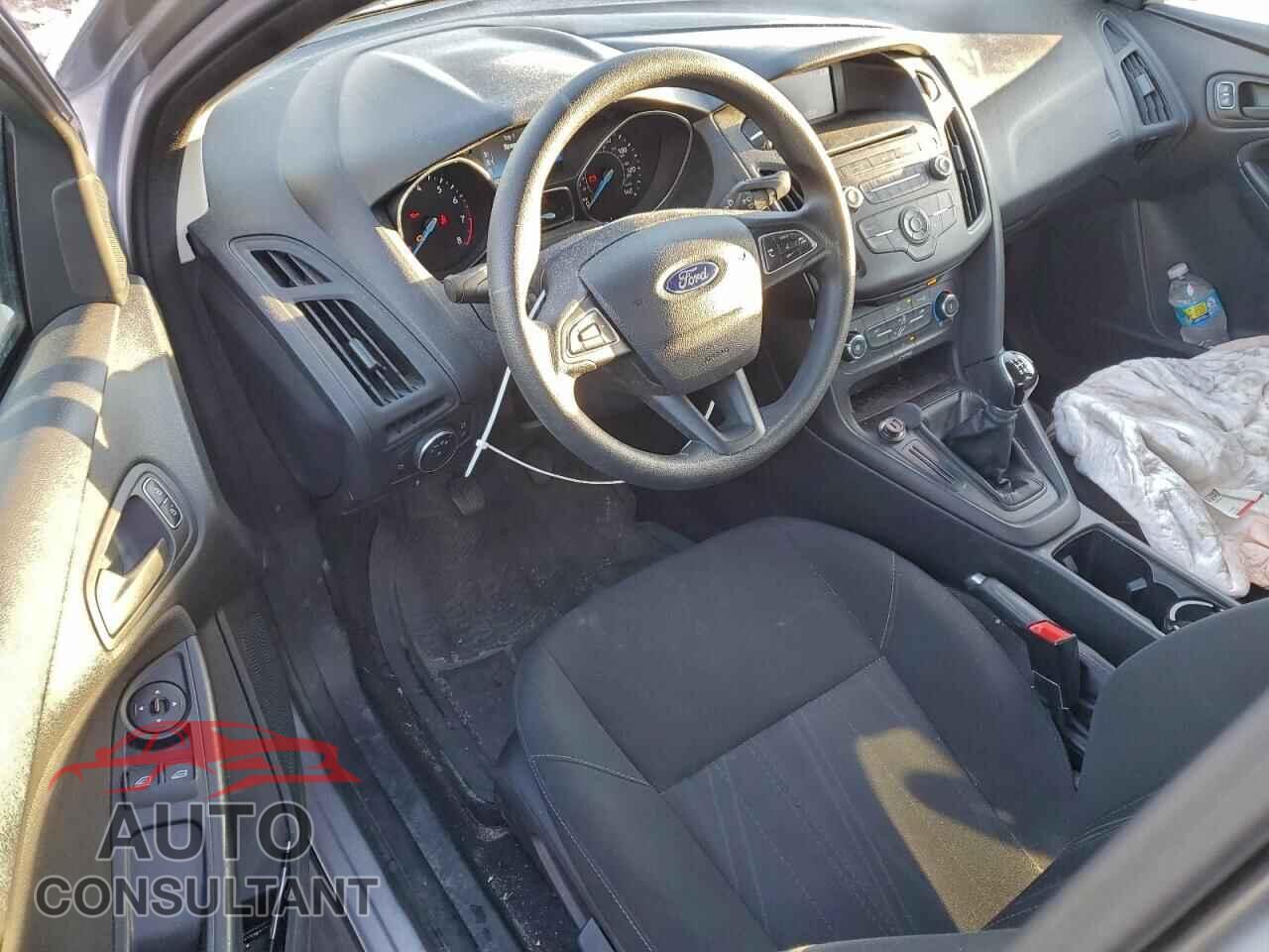 FORD FOCUS 2017 - 1FADP3E20HL281371