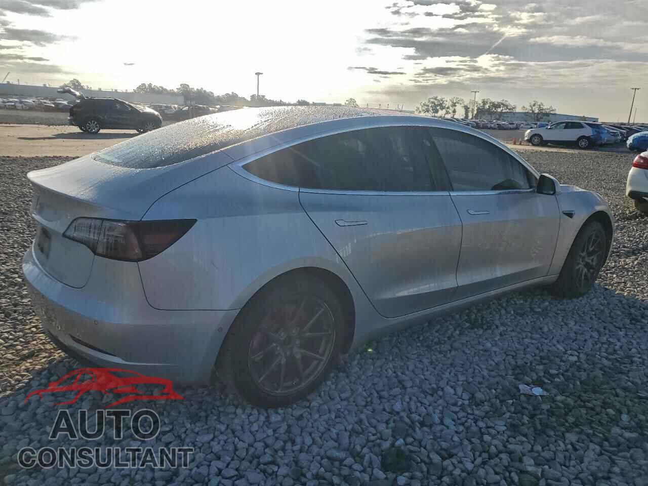 TESLA MODEL 3 2018 - 5YJ3E1EA1JF034828