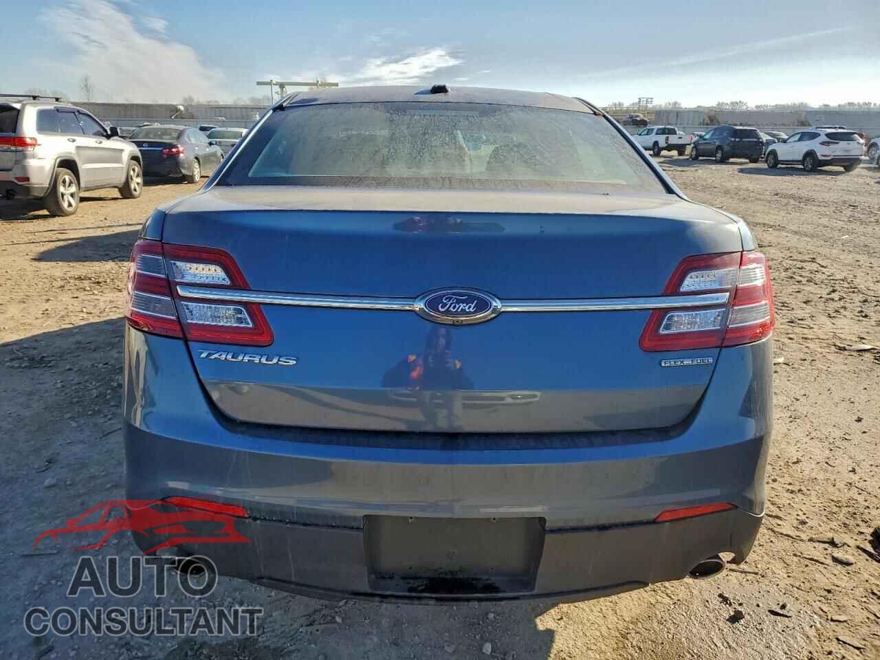 FORD TAURUS 2018 - 1FAHP2D87JG134755