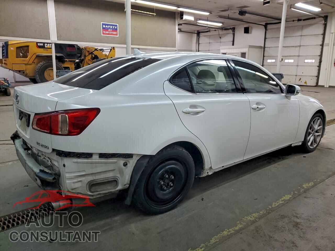LEXUS IS 2012 - JTHBF5C20C5172438