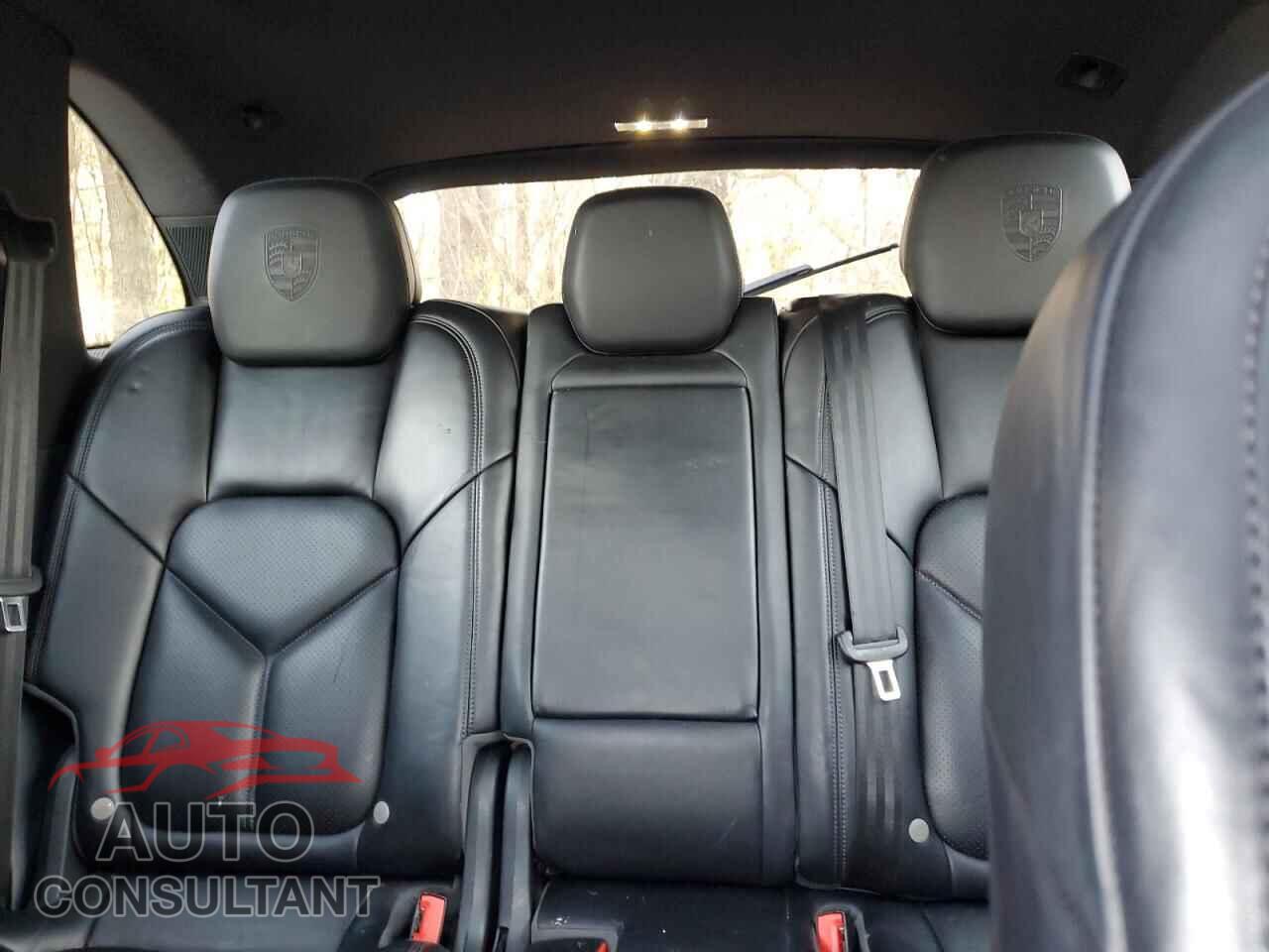 PORSCHE CAYENNE 2017 - WP1AE2A29HLA72504