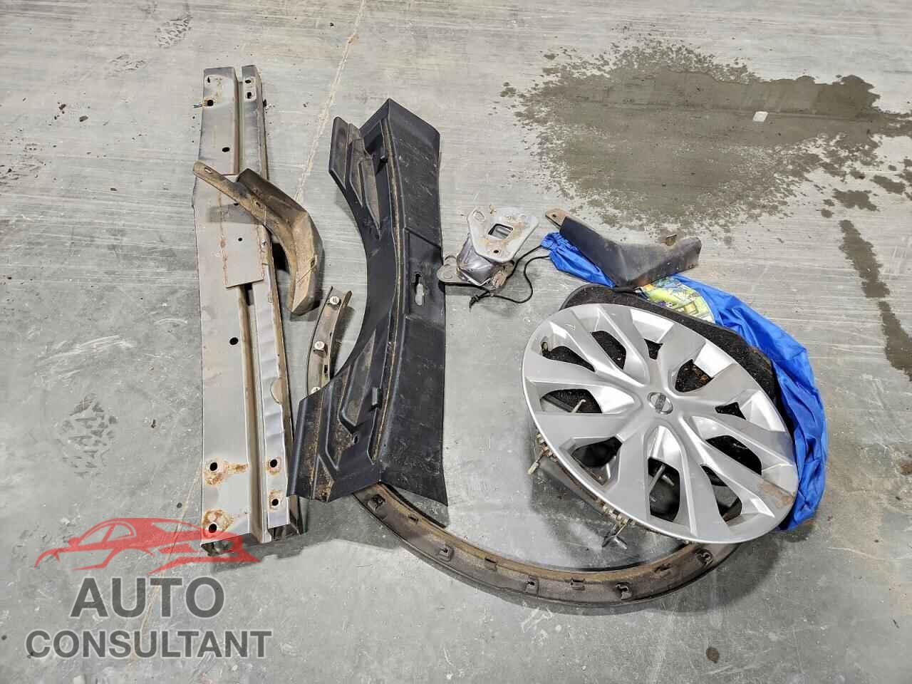 NISSAN ROGUE 2017 - KNMAT2MV8HP597429
