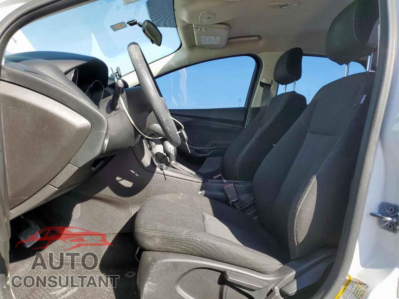 FORD FOCUS 2017 - 1FADP3E26HL276627