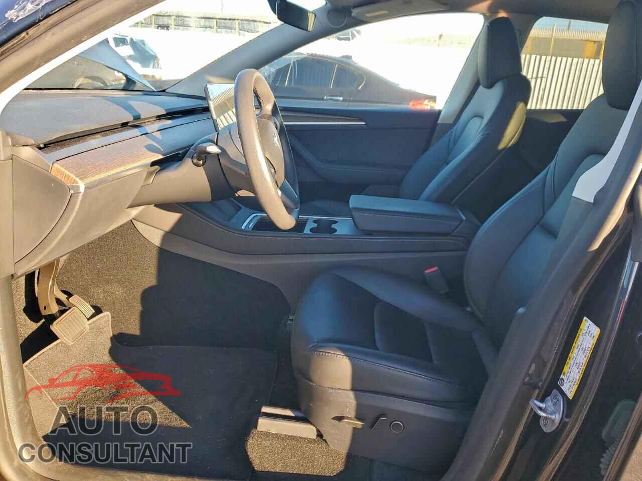 TESLA MODEL Y 2024 - 7SAYGDEE4RF077871