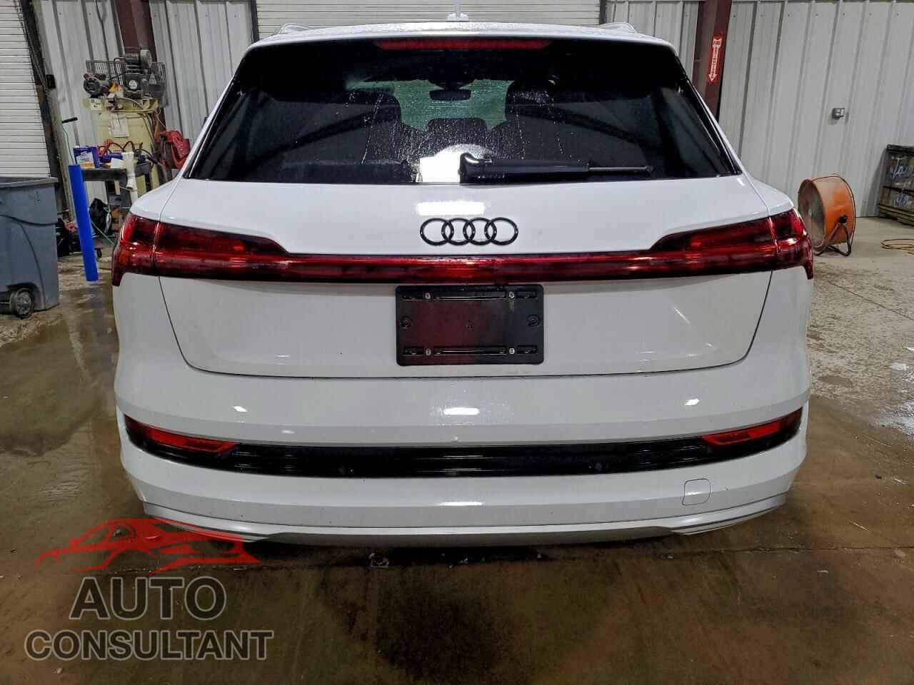 AUDI E-TRON 2019 - WA1VAAGE8KB024008