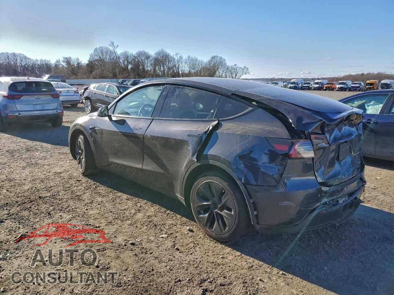 TESLA MODEL Y 2024 - 7SAYGAEE4RF014395