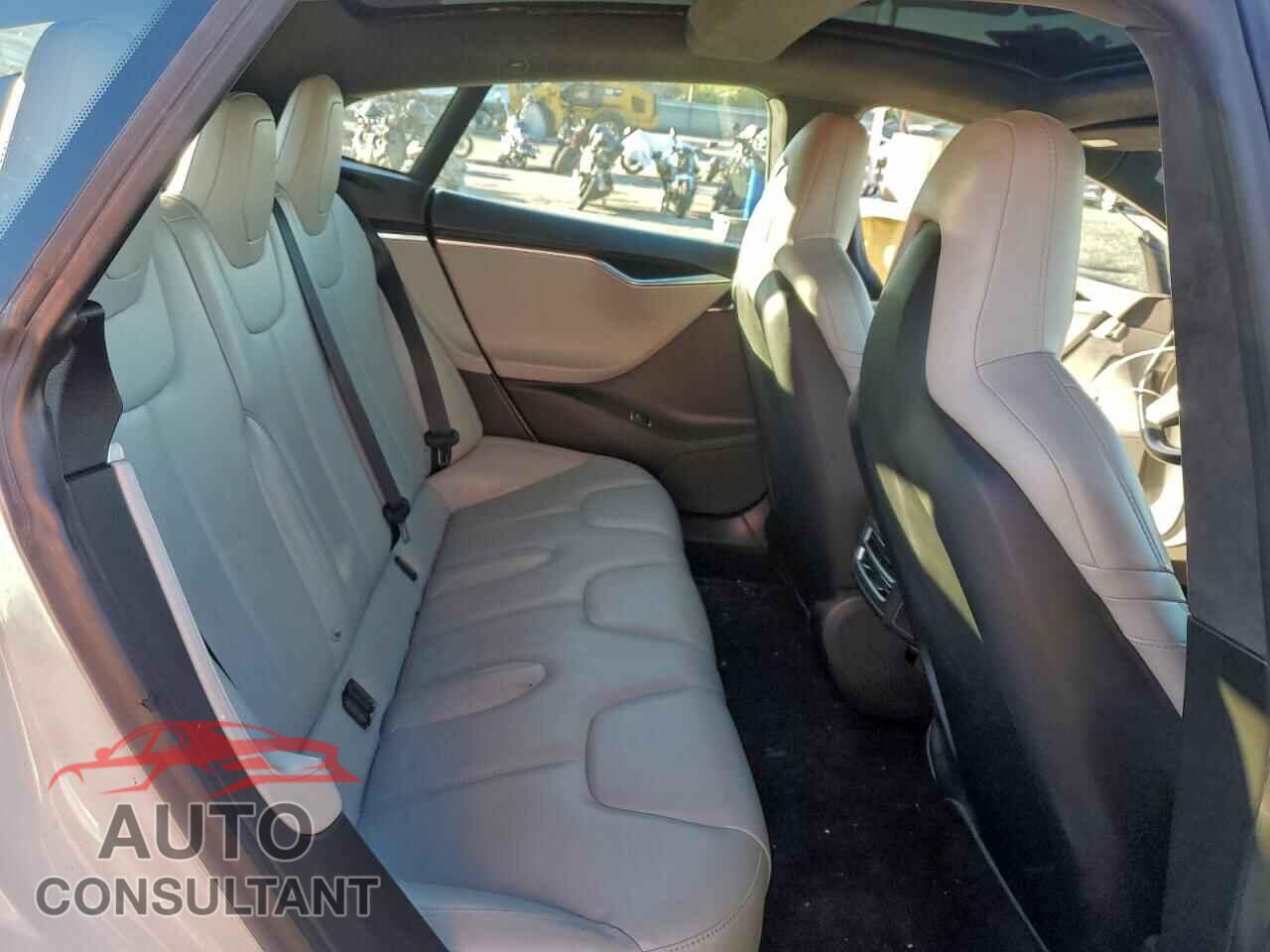 TESLA MODEL S 2015 - 5YJSA1S22FF090501