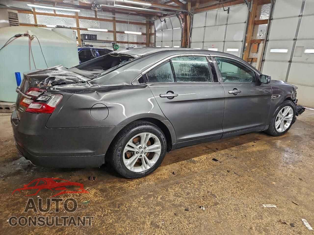 FORD TAURUS 2018 - 1FAHP2E85JG133263