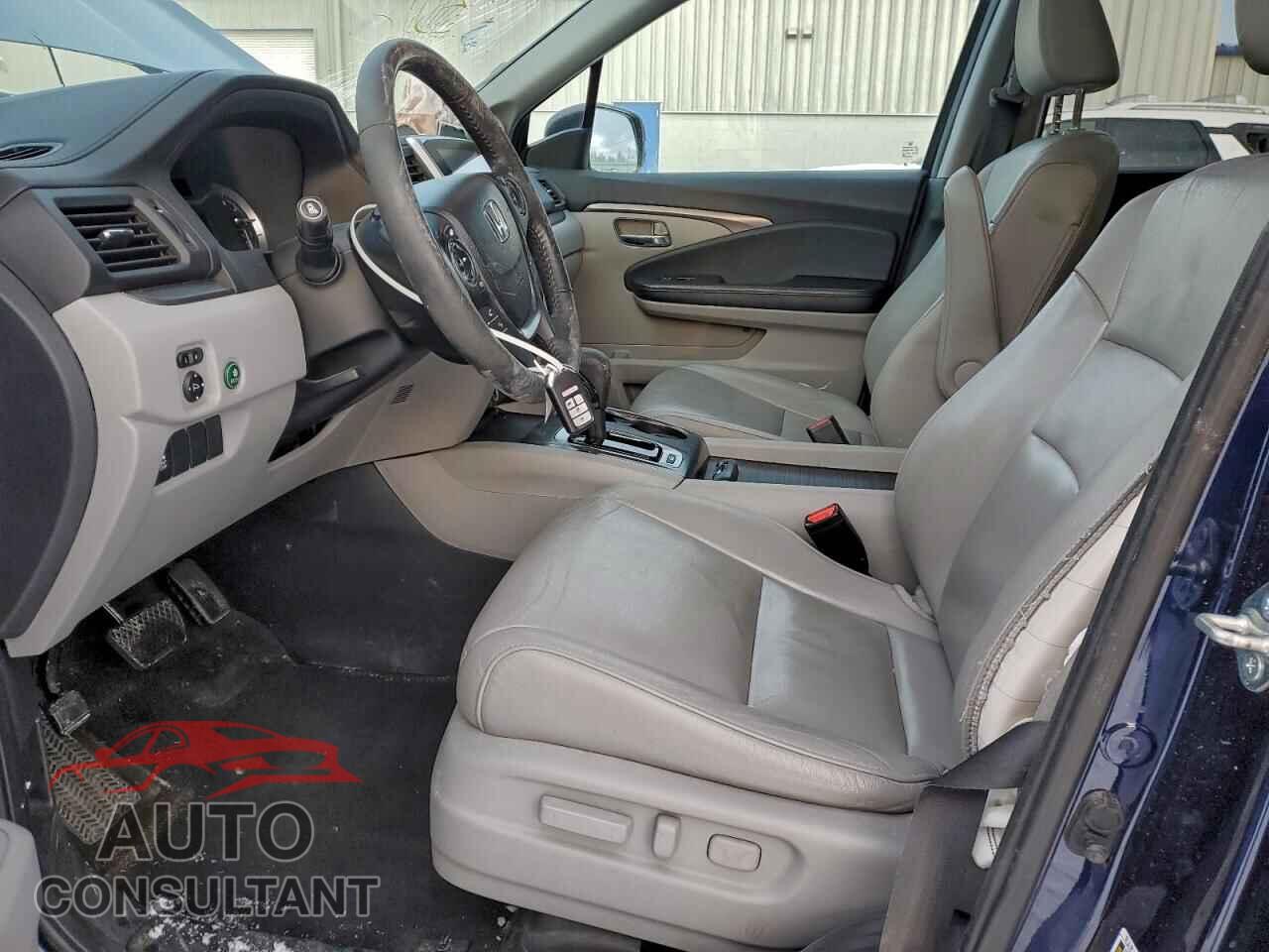 HONDA PILOT 2017 - 5FNYF6H52HB024172
