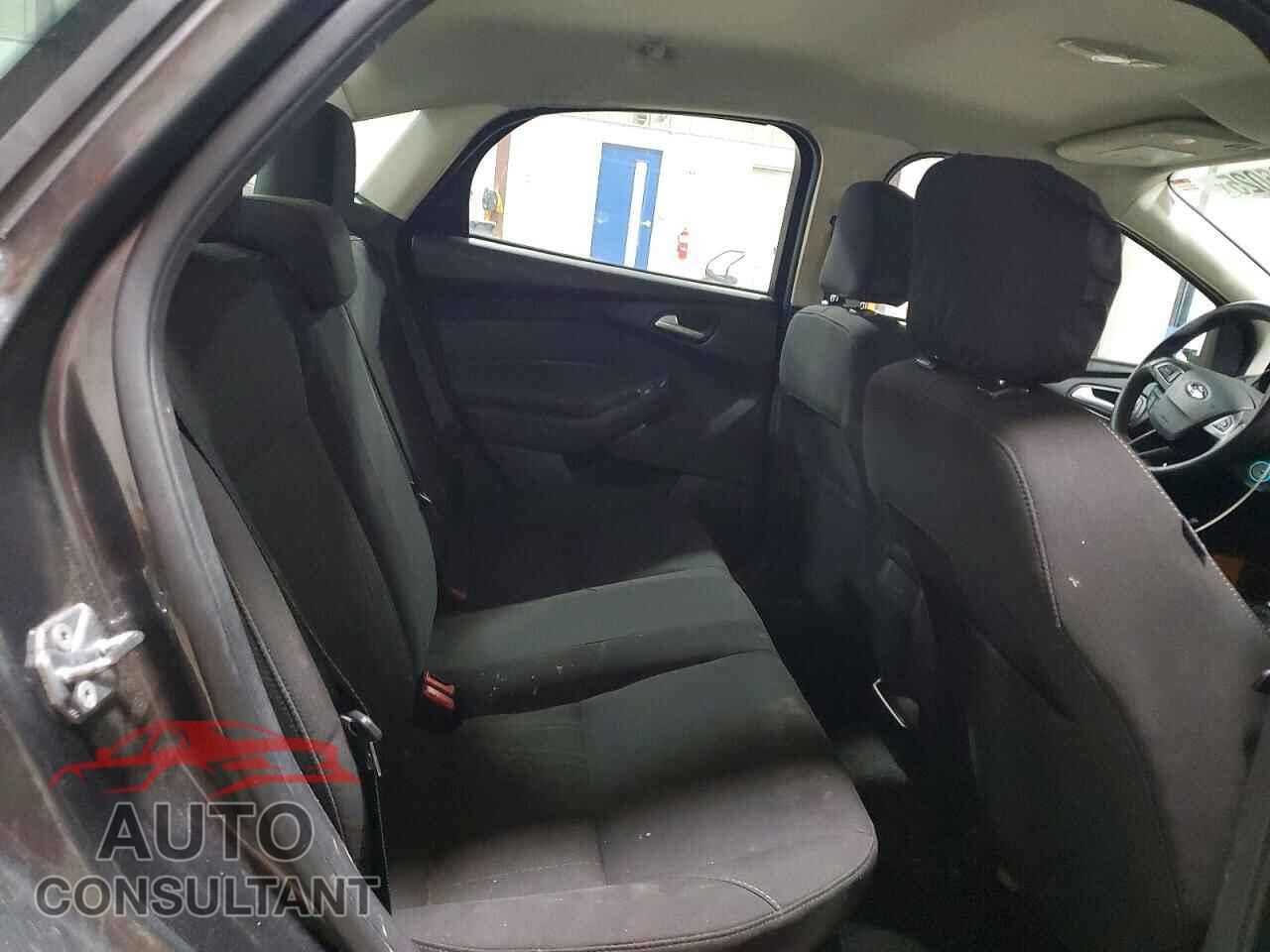 FORD FOCUS 2017 - 1FADP3F24HL304925