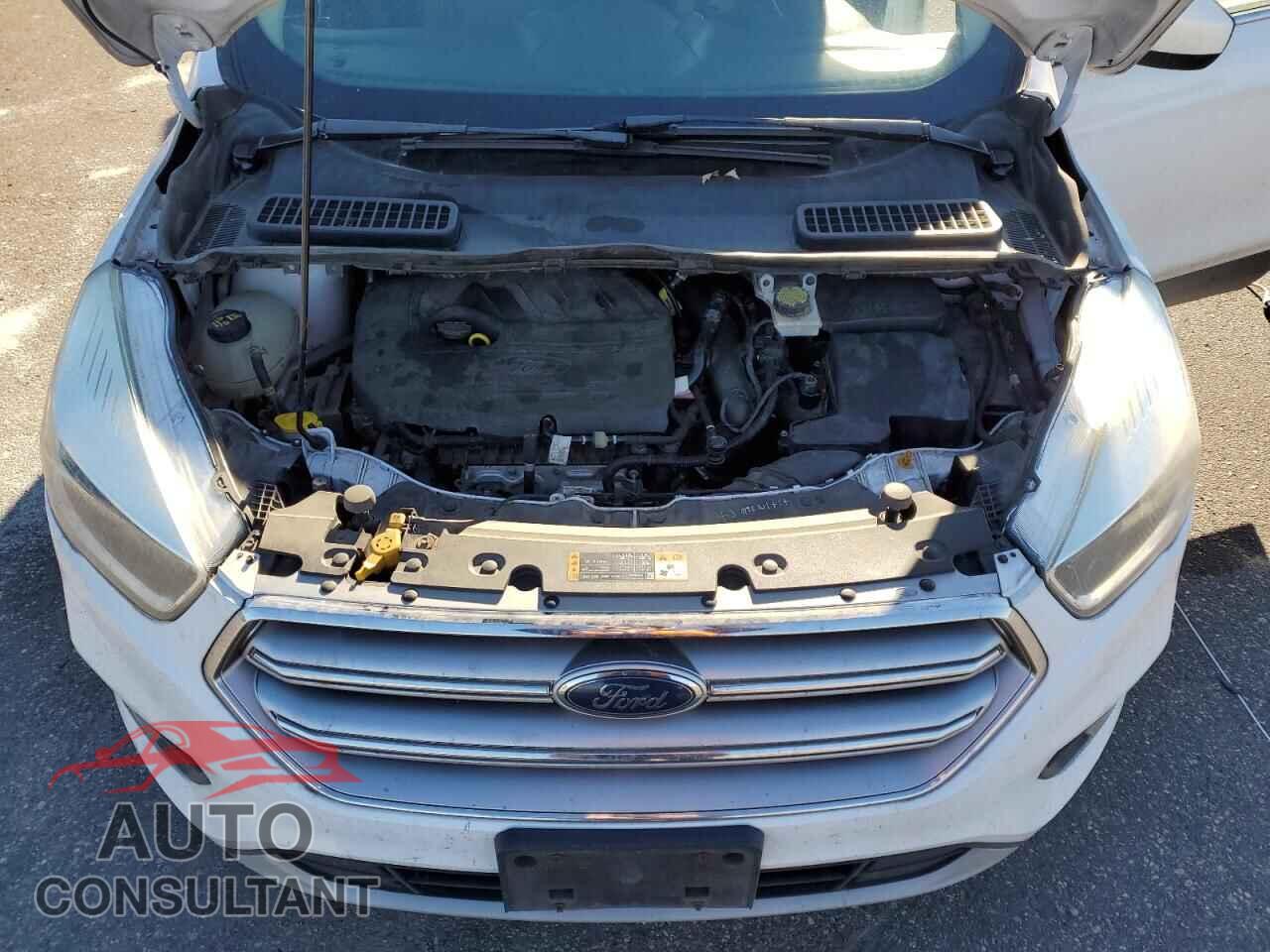 FORD ESCAPE 2017 - 1FMCU9GD4HUC66748
