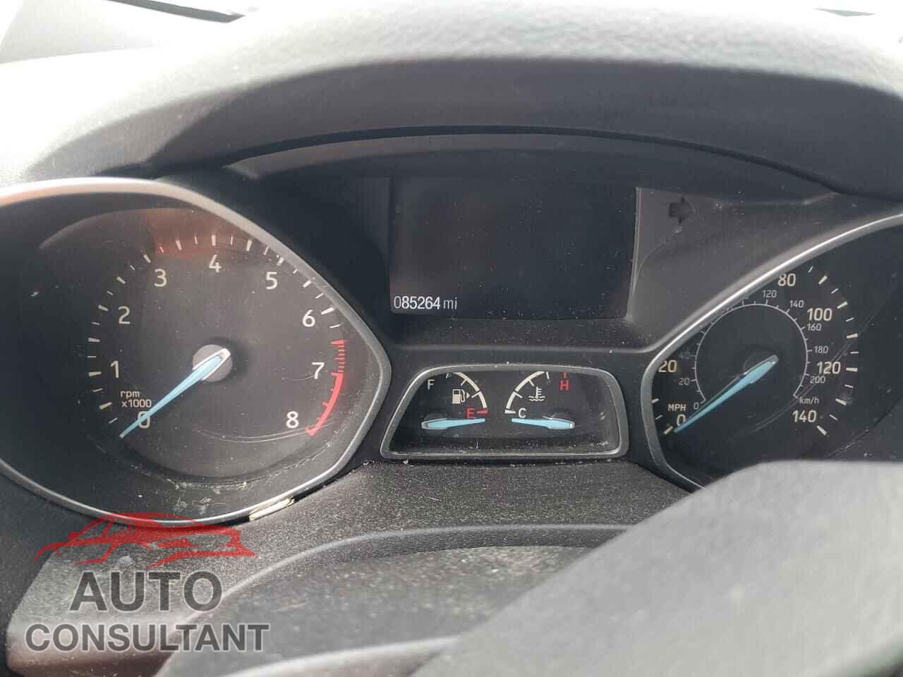 FORD ESCAPE 2017 - 1FMCU0GD7HUC18057