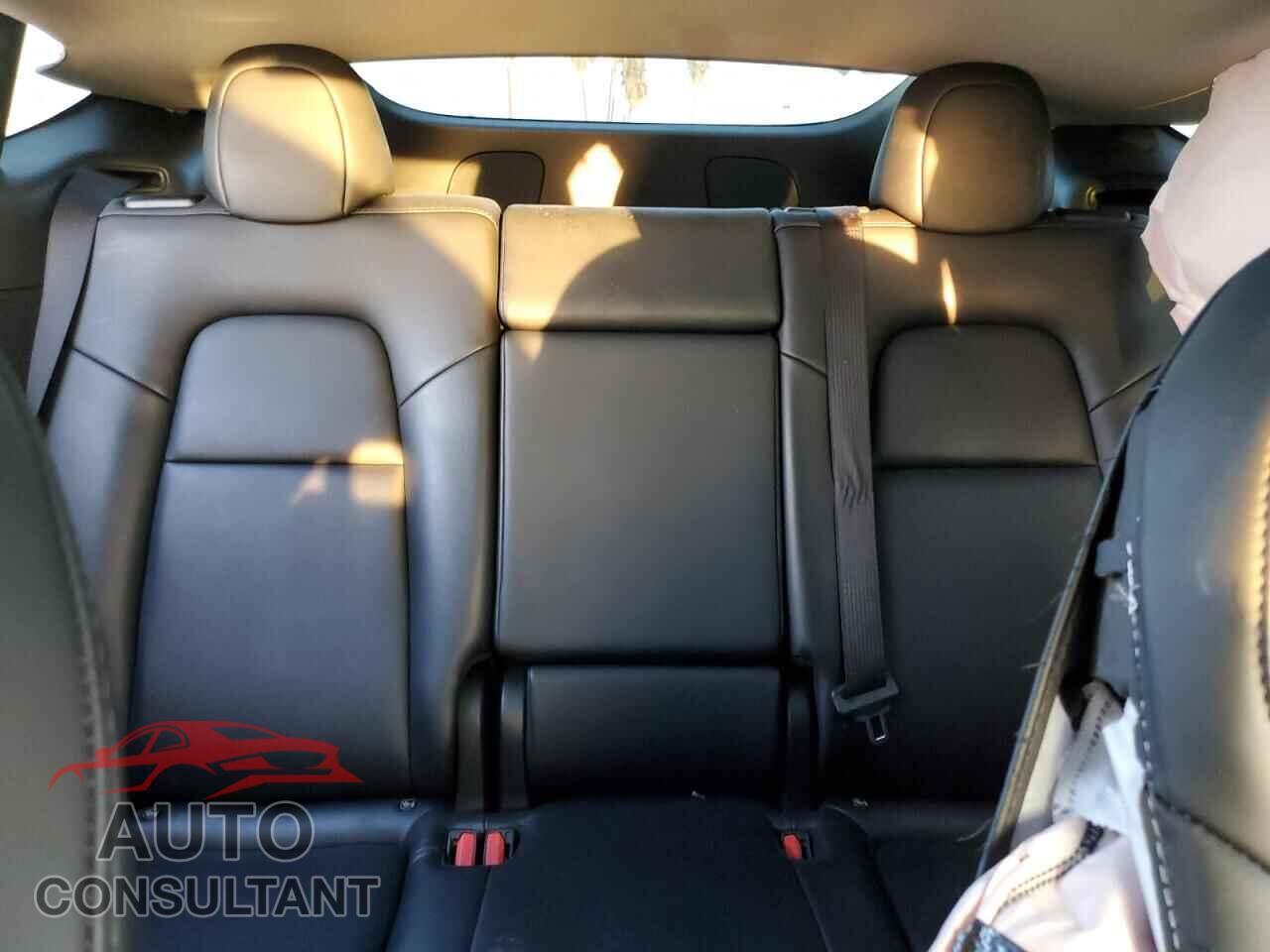 TESLA MODEL Y 2024 - 7SAYGDED7RF192231