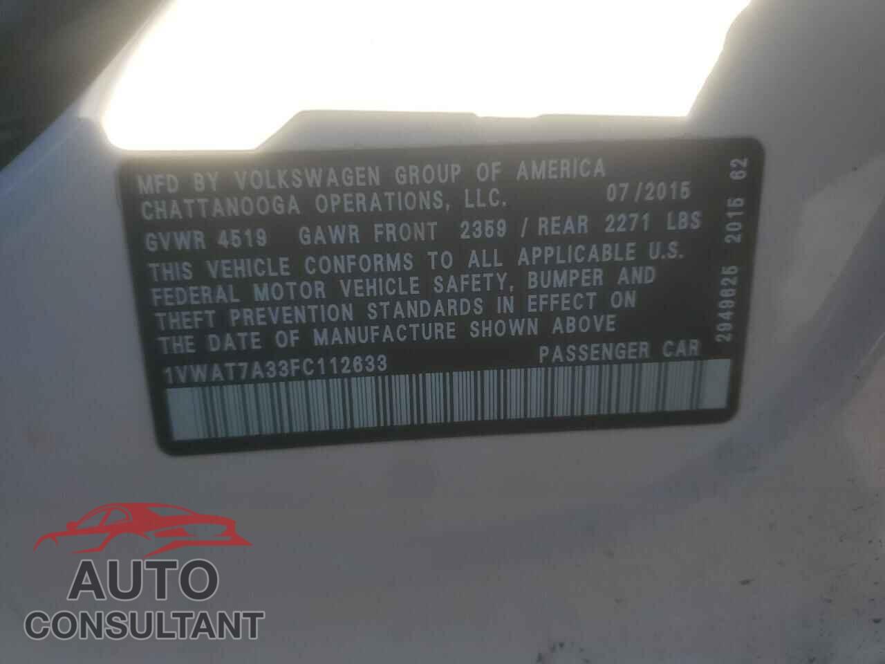 VOLKSWAGEN PASSAT 2015 - 1VWAT7A33FC112633