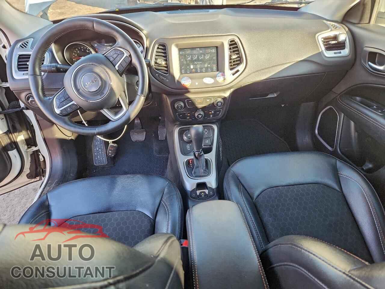JEEP COMPASS 2018 - 3C4NJDBBXJT401892