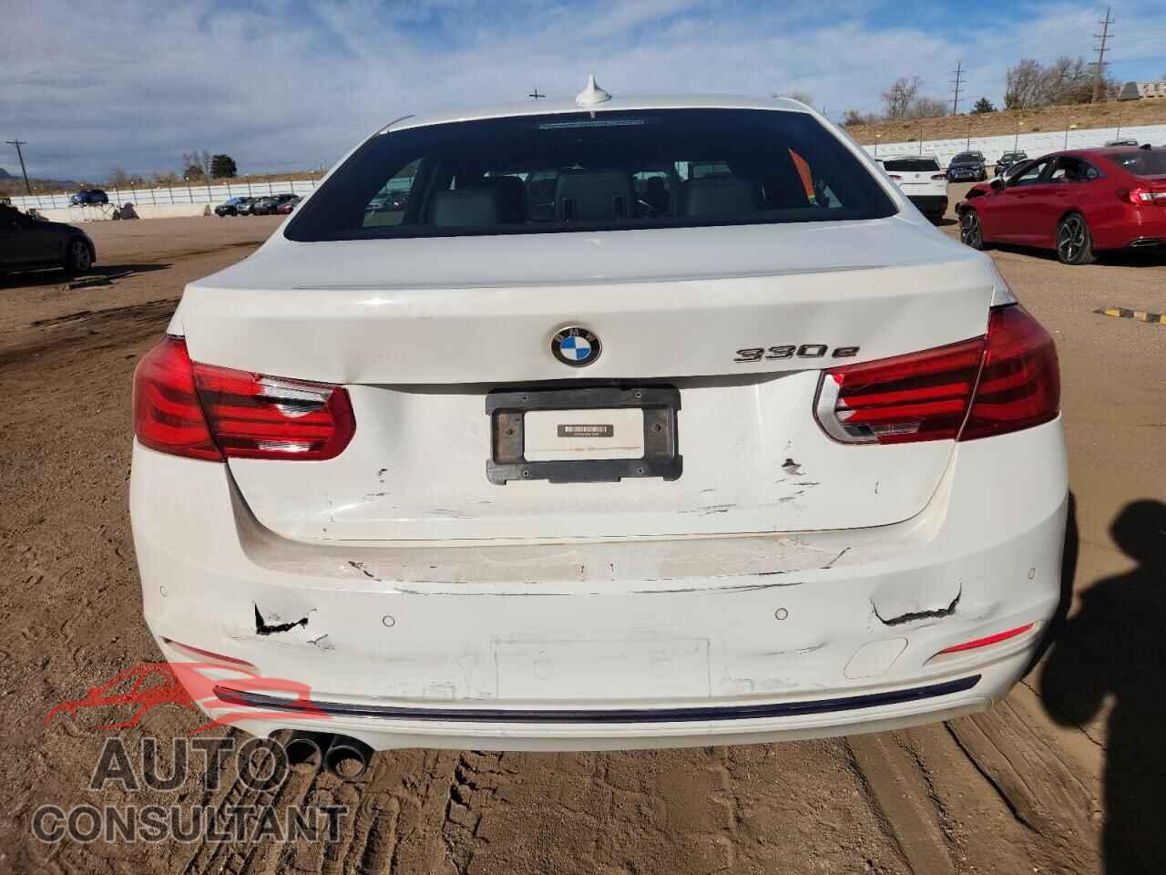 BMW 3 SERIES 2017 - WBA8E1C32HA159220