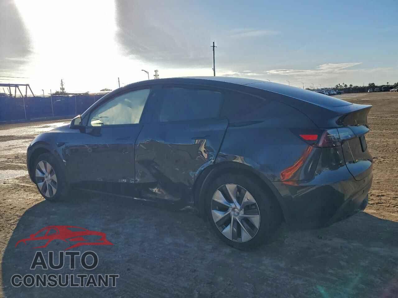 TESLA MODEL Y 2024 - 7SAYGDED5RF091883