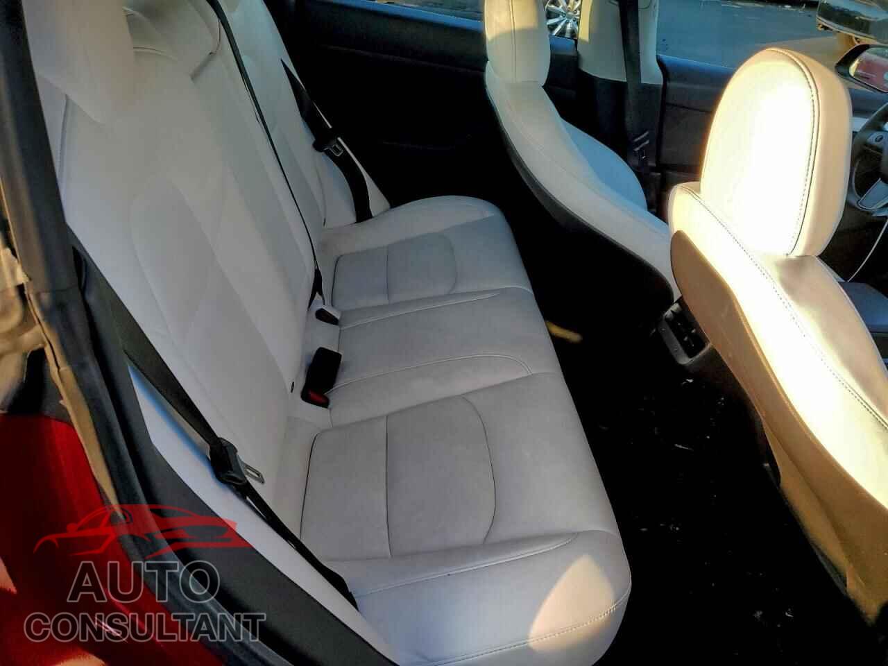 TESLA MODEL 3 2022 - 5YJ3E1EC6NF137461