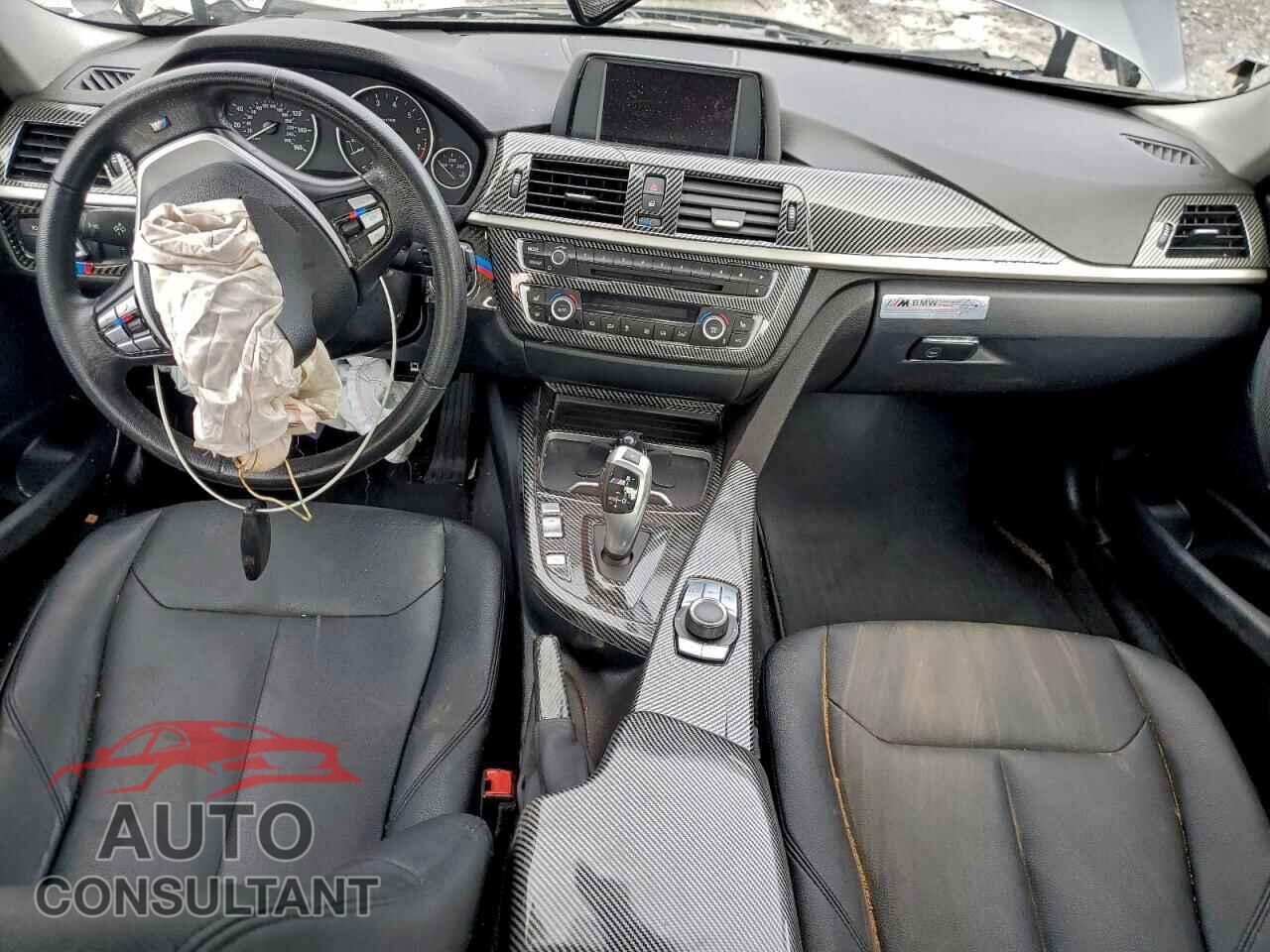 BMW 3 SERIES 2017 - WBA8A3C35HK692177