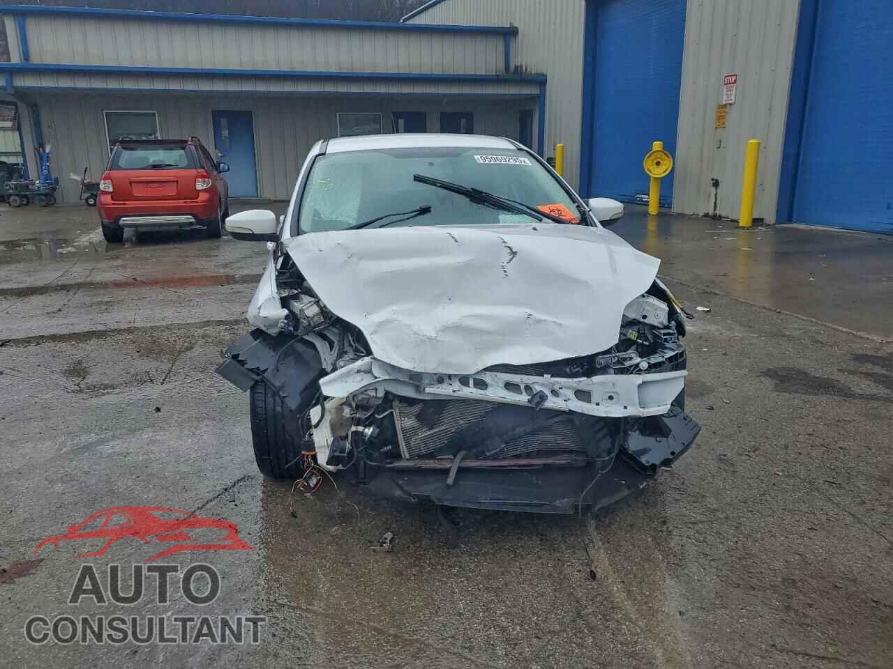 FORD FOCUS 2014 - 1FADP3K27EL296594