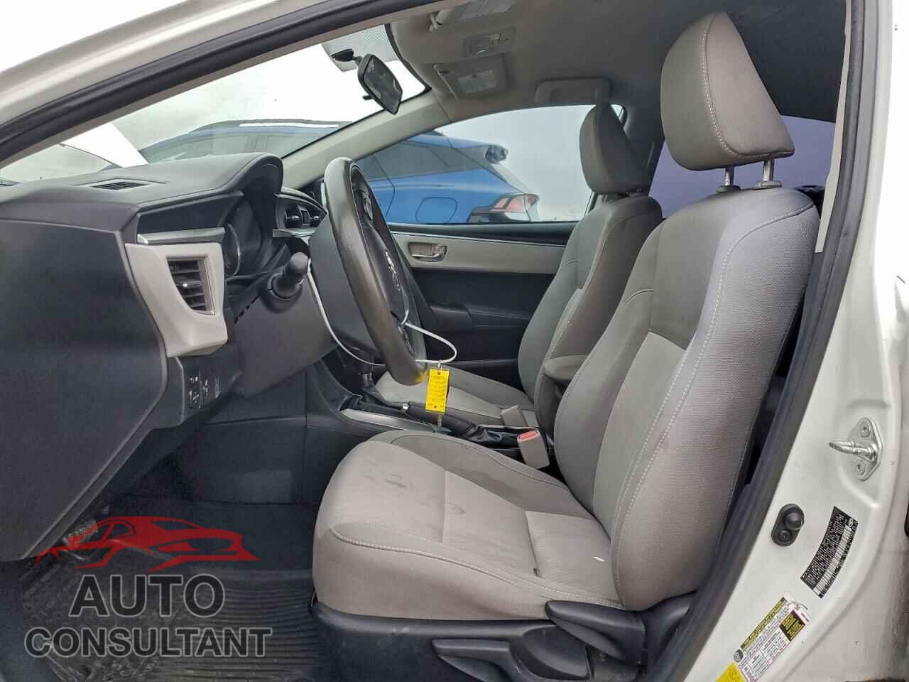 TOYOTA COROLLA 2015 - 5YFBURHE7FP256331