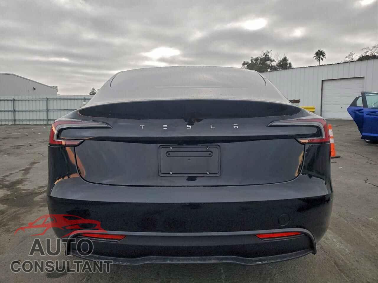 TESLA MODEL 3 2025 - 5YJ3E1EAXSF032979