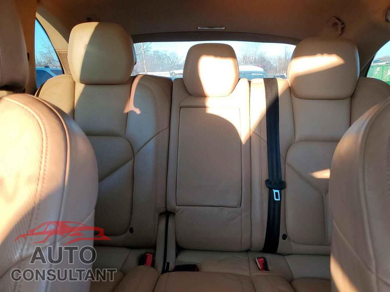 PORSCHE CAYENNE 2016 - WP1AA2A22GLA00487