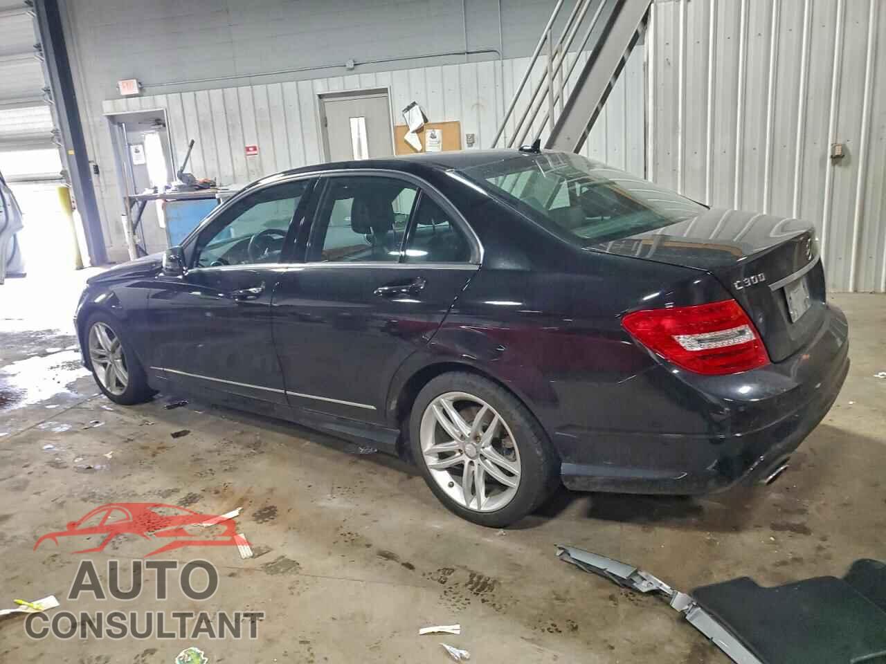MERCEDES-BENZ C-CLASS 2013 - WDDGF8AB8DR242229