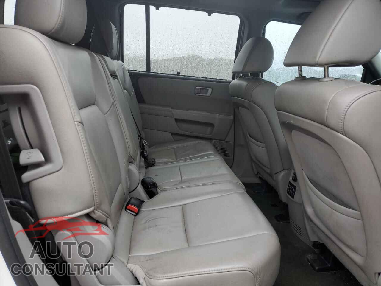 HONDA PILOT 2015 - 5FNYF4H95FB035929