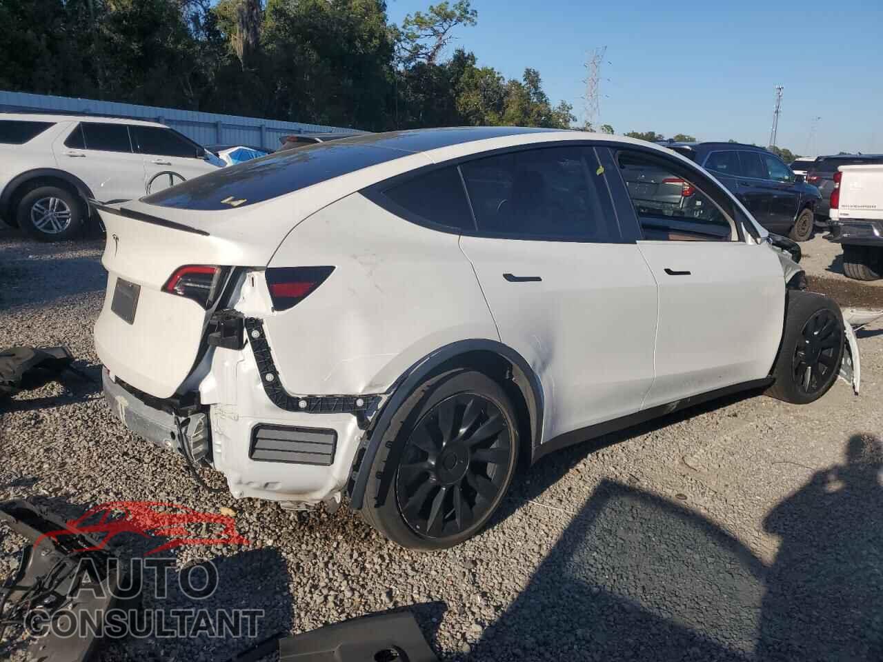 TESLA MODEL Y 2021 - 5YJYGDED8MF105944