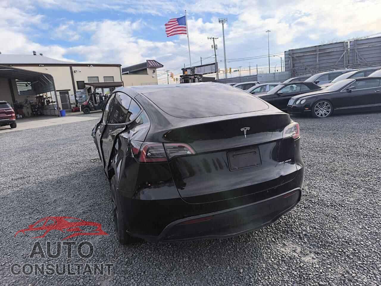 TESLA MODEL Y 2024 - 7SAYGDEE6RF197672