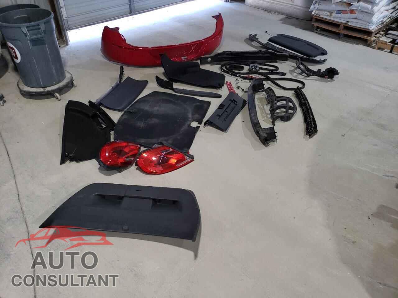 VOLKSWAGEN BEETLE 2013 - 3VWJX7AT1DM602746