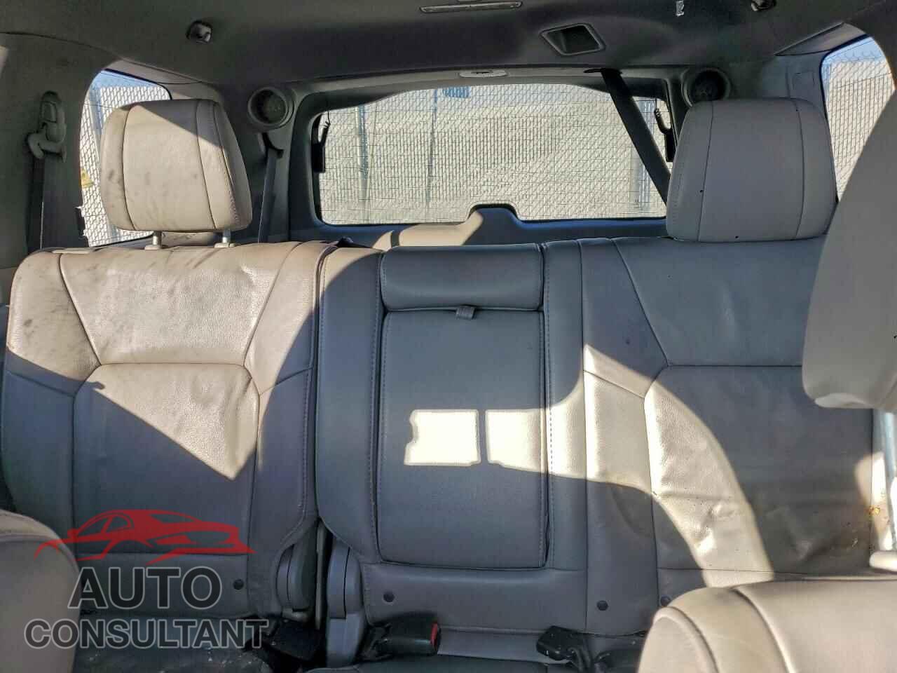 HONDA PILOT 2015 - 5FNYF4H97FB002012
