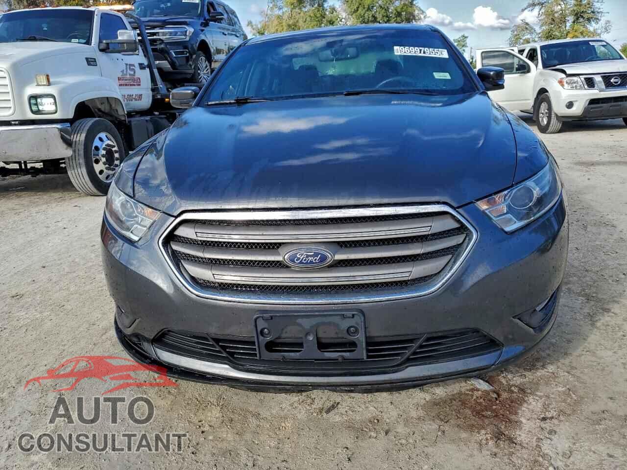 FORD TAURUS 2018 - 1FAHP2E86JG113300